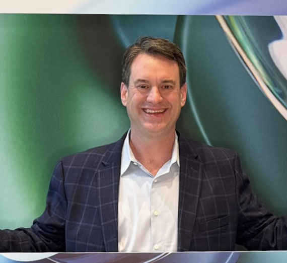 2017년 졸업식에서의 니겔 윌리엄스-고스. (GU 사진: Zach Berlat)